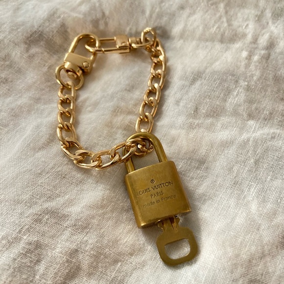 *SOLD*Louis Vuitton Lock and Key 335 with Bracelet Chain - Picture 3 of 9